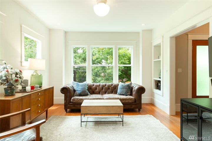 Property Photo:  917 22nd Ave  WA 98122 