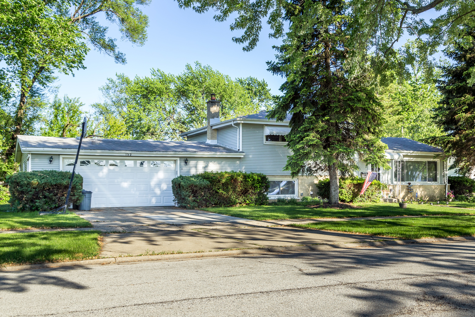 Property Photo: 153 Windsor Drive IL 60018