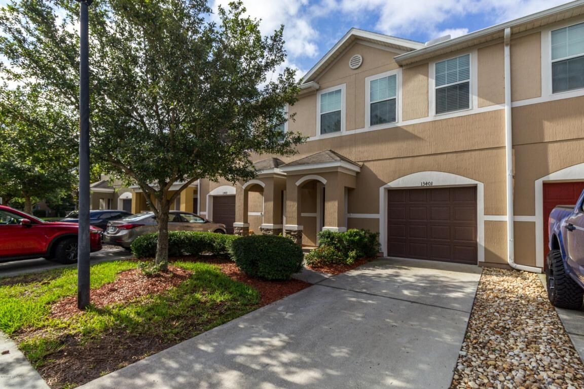 Property Photo: 13401 Ocean Mist Drive FL 32258