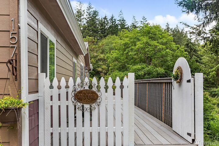 Property Photo:  157 Rhodena Dr  WA 98239 