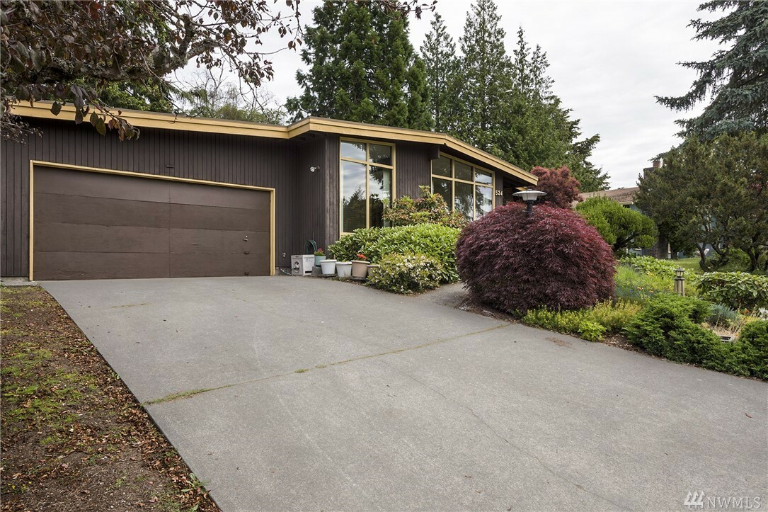 Property Photo:  524 NW 201st Ct  WA 98177 