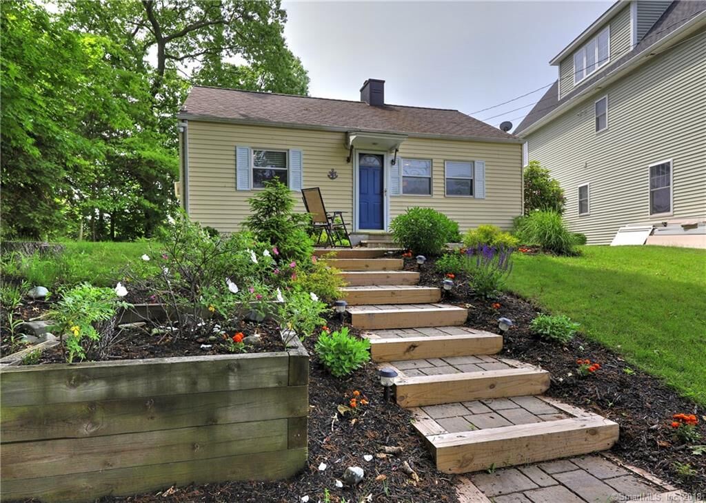 Property Photo:  33 Howard Court  CT 06460 