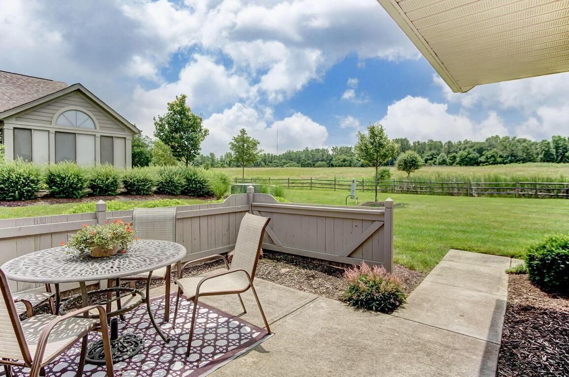 Property Photo:  5532 Meadowood Lane  OH 43082 