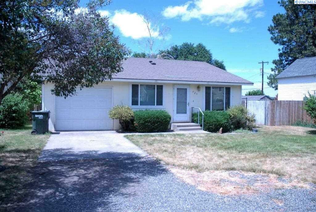 Property Photo:  923 Florence St  WA 99350 