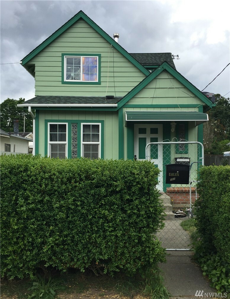 Property Photo: 1016 9th St WA 98337