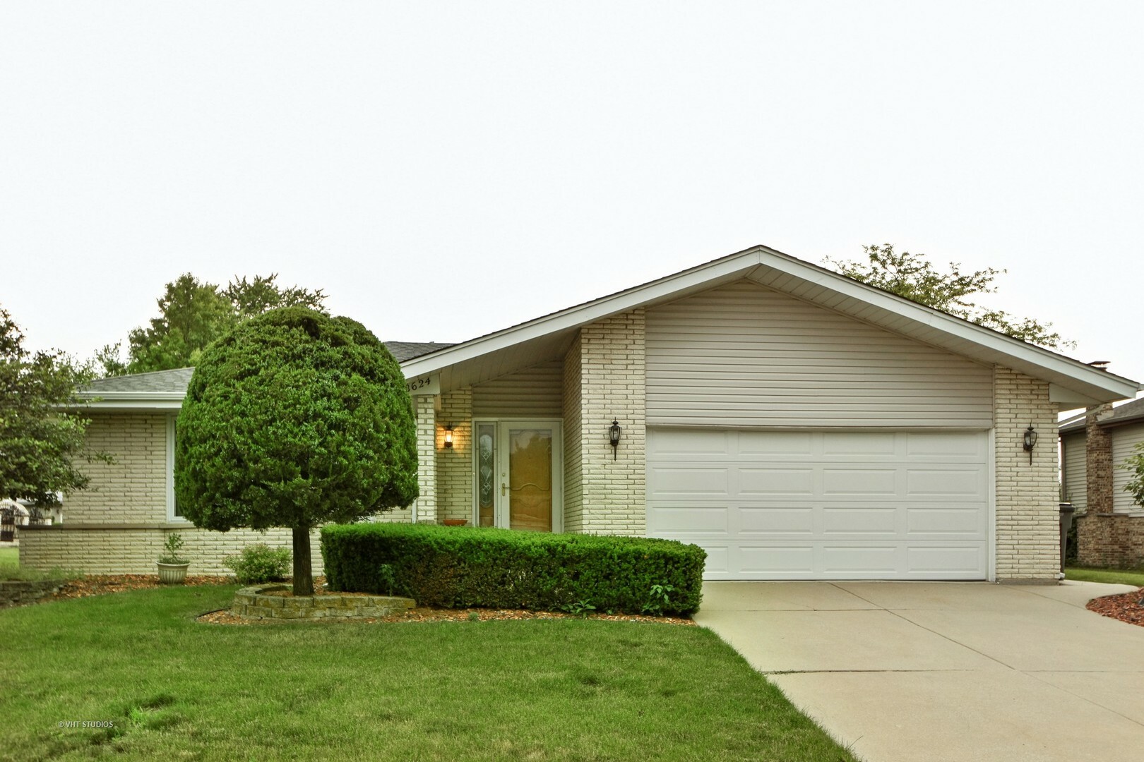 Property Photo:  8624 Wheeler Drive  IL 60462 