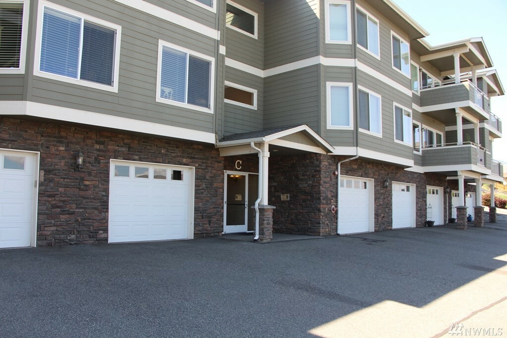 Property Photo:  1601 Maiden Lane C102  WA 98801 