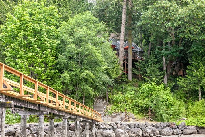 Property Photo: 8100 NE Hidden Cove Road WA 98110