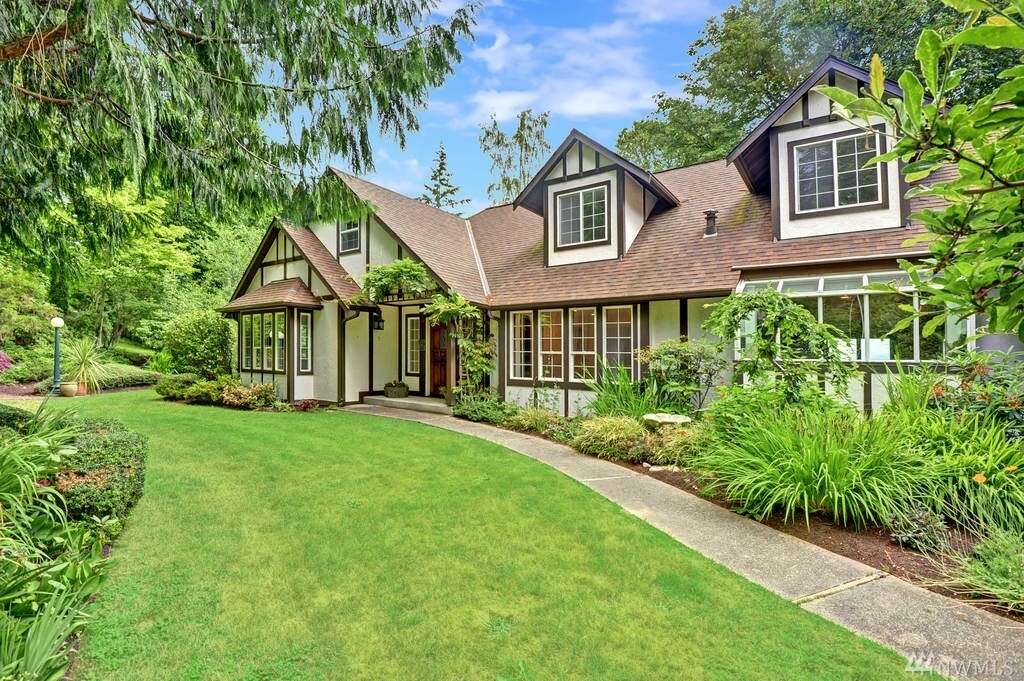 Property Photo: 675 Hawthorne Lane WA 98282