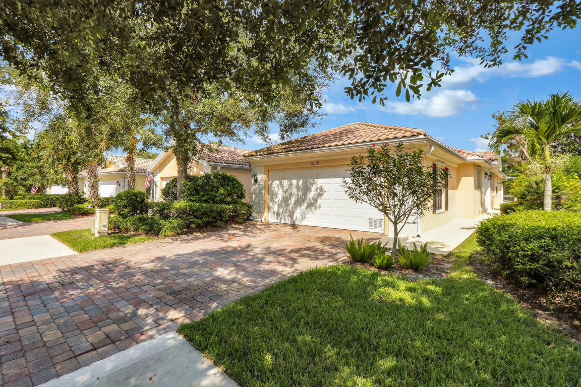 Property Photo:  8570 SE Retreat Drive  FL 33455 