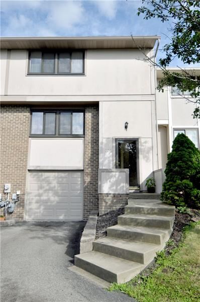 Property Photo:  126 Rampart Court  PA 15068 