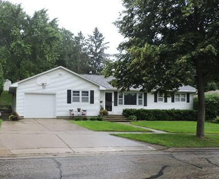 Property Photo:  917 Hillcrest Dr  WI 53538 