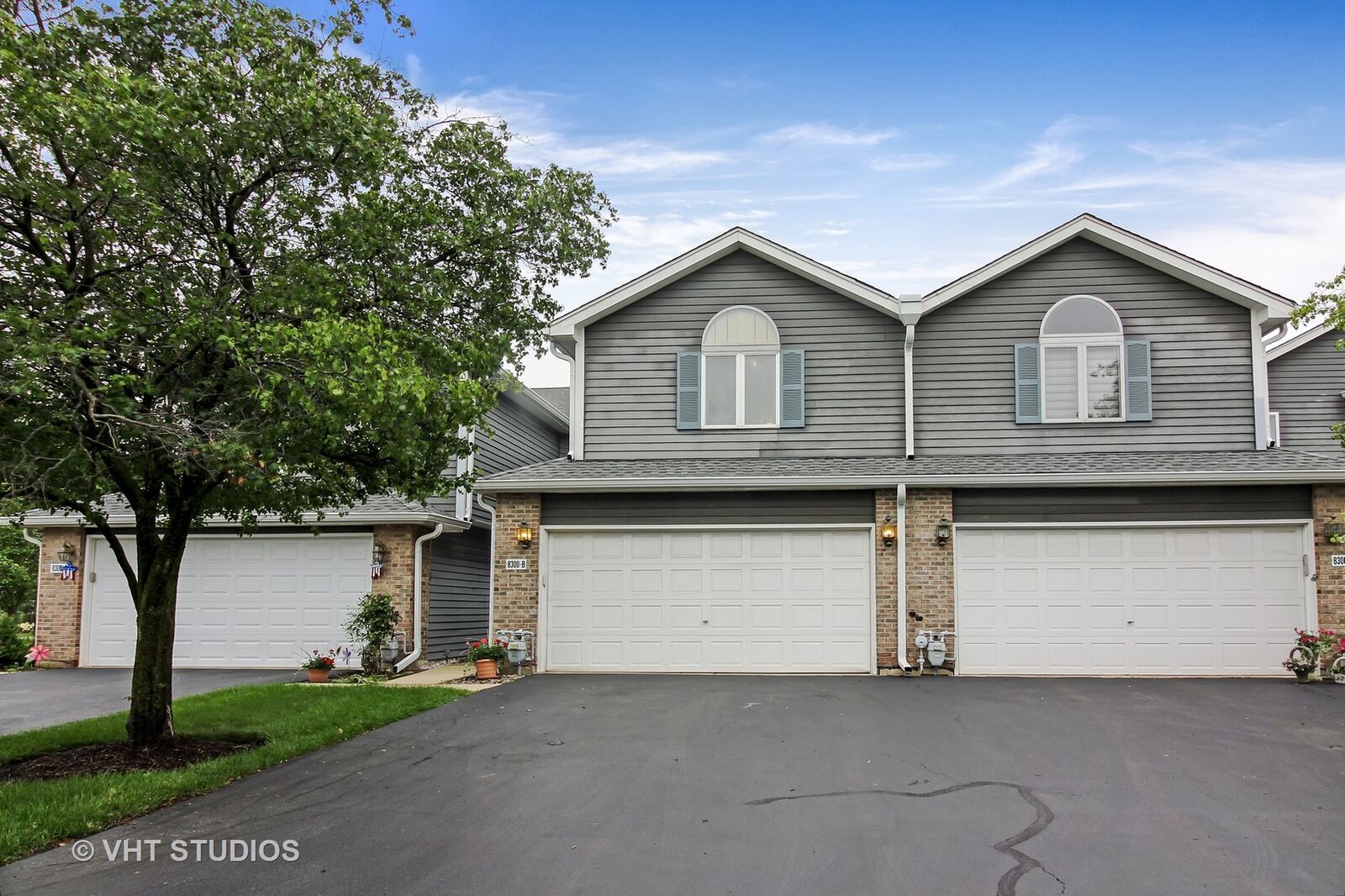 Property Photo: 8300 Highpoint Circle B IL 60561