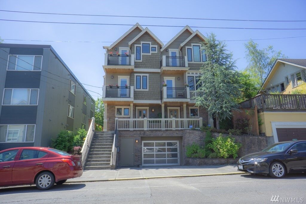 Property Photo:  209 Boston St B  WA 98109 