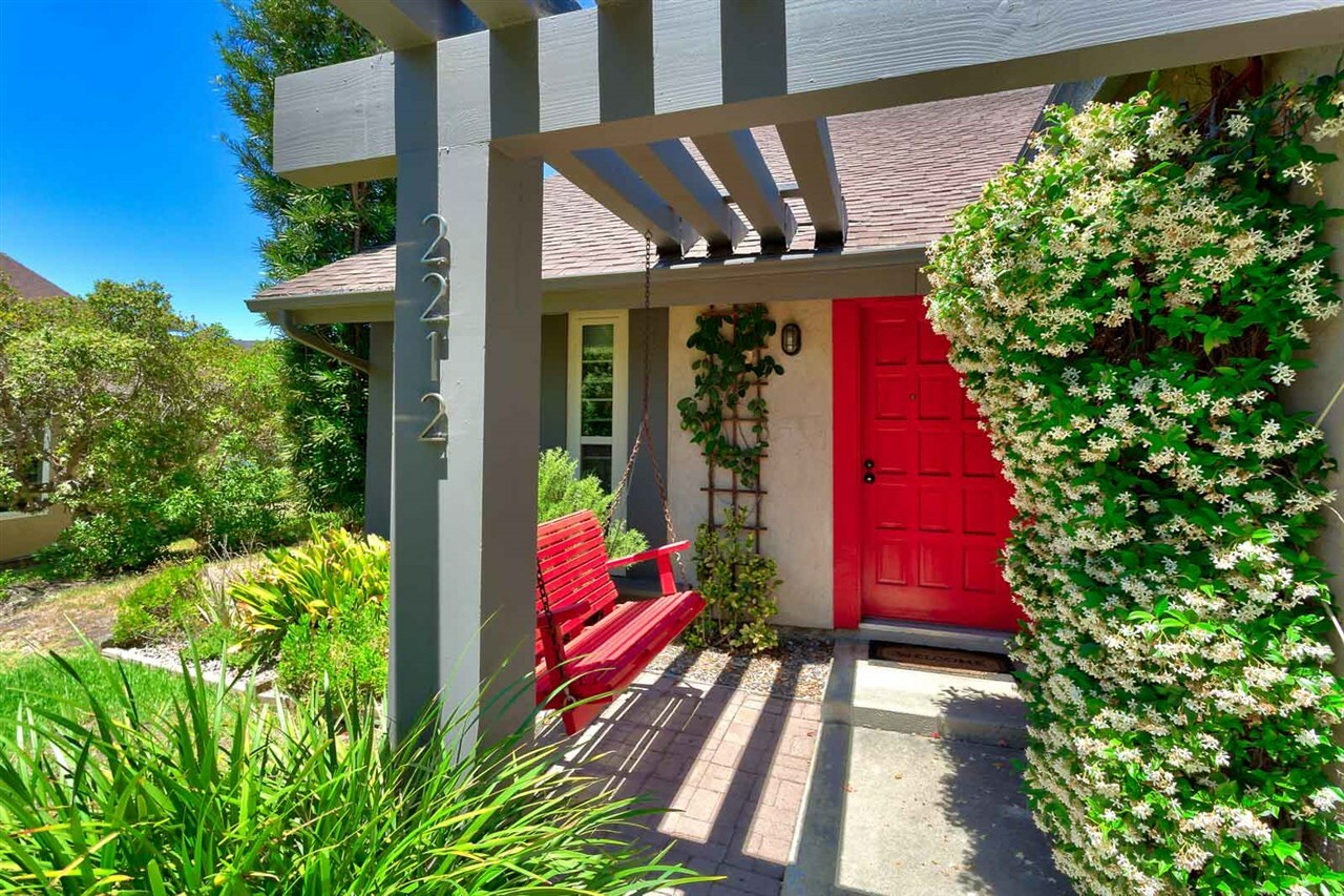 Property Photo: 2212 Knollview Ln CA 91977