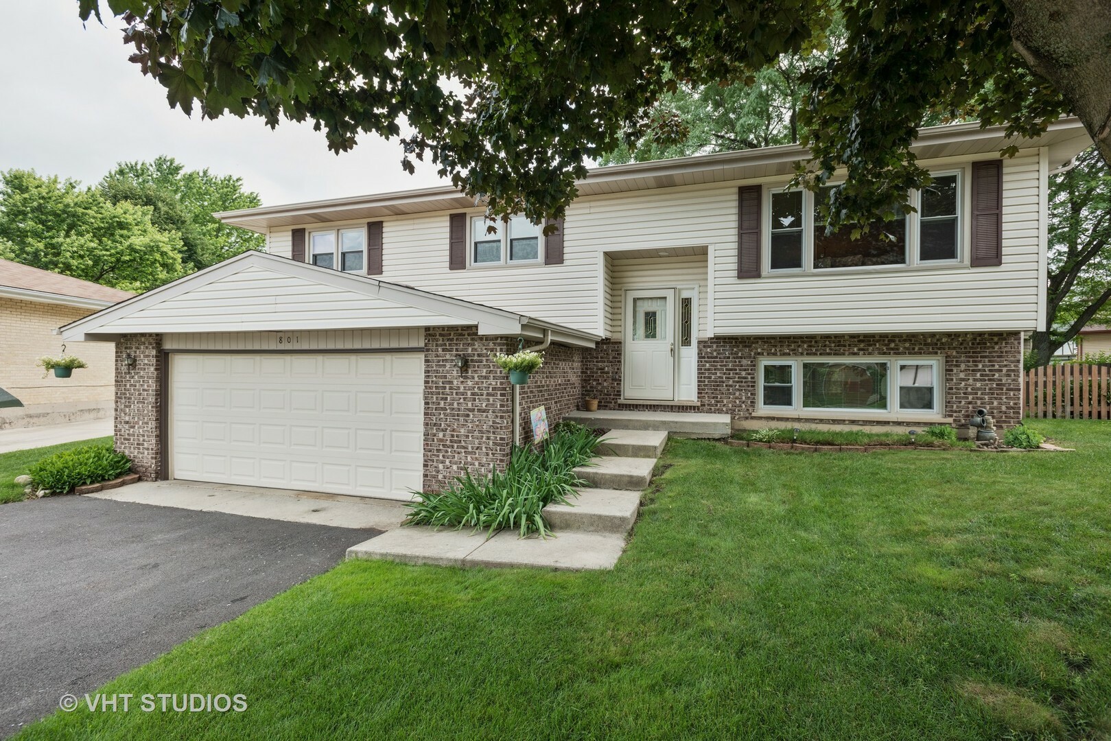 Property Photo:  801 Santa Fe Court  IL 60188 