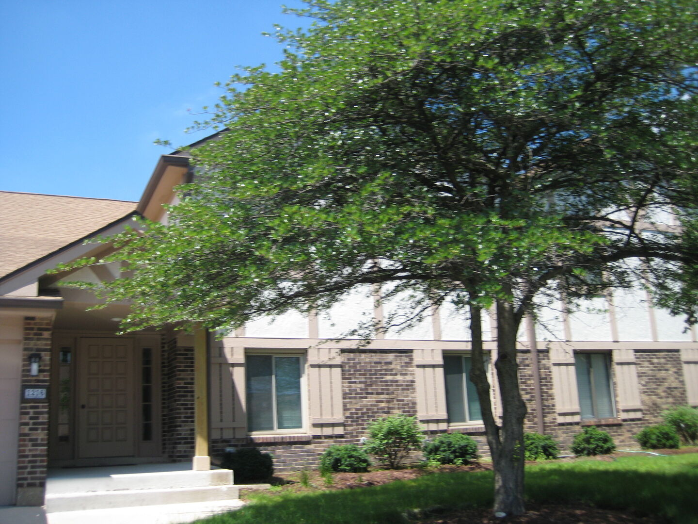 Property Photo:  1216 Knottingham Court 1bl  IL 60193 