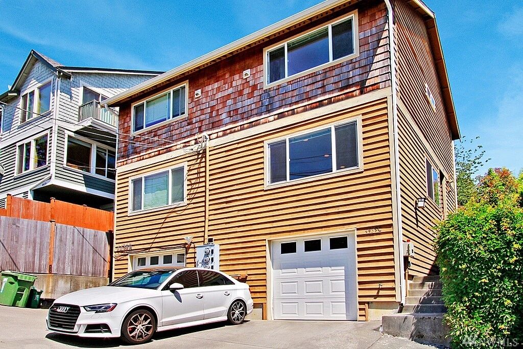 Property Photo: 4439 44th Ave SW C WA 98116