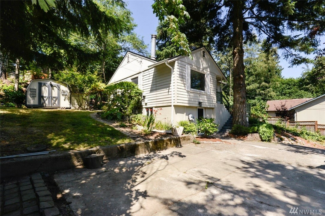 Property Photo:  11245 Roseberg Ave S  WA 98168 