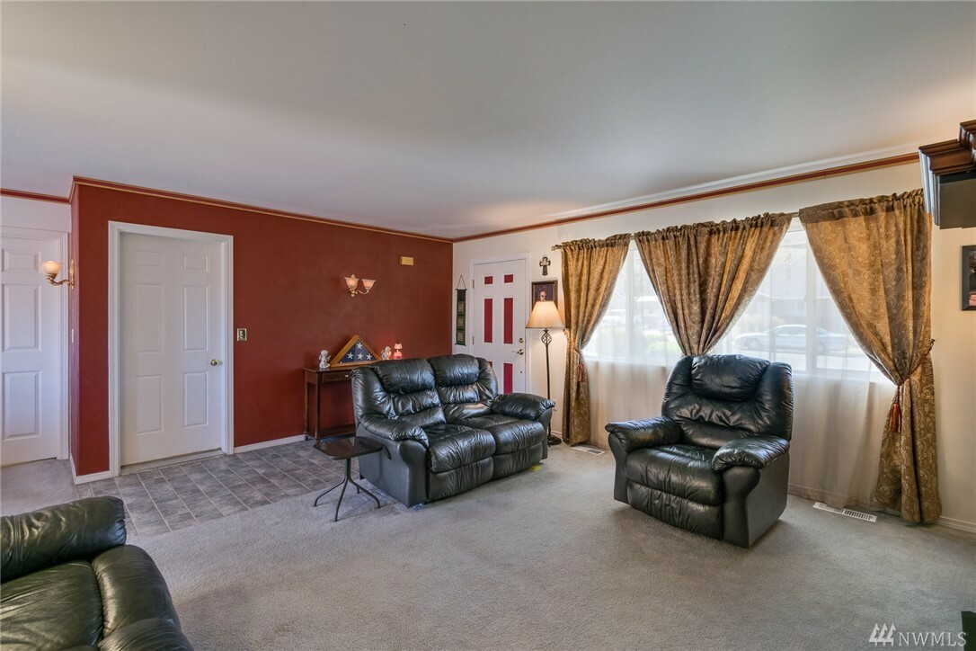 Property Photo: 1497 Trisha Wy WA 98801