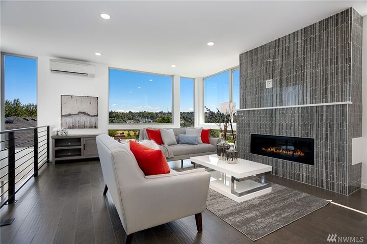 Property Photo: 2307 W Raye St WA 98199