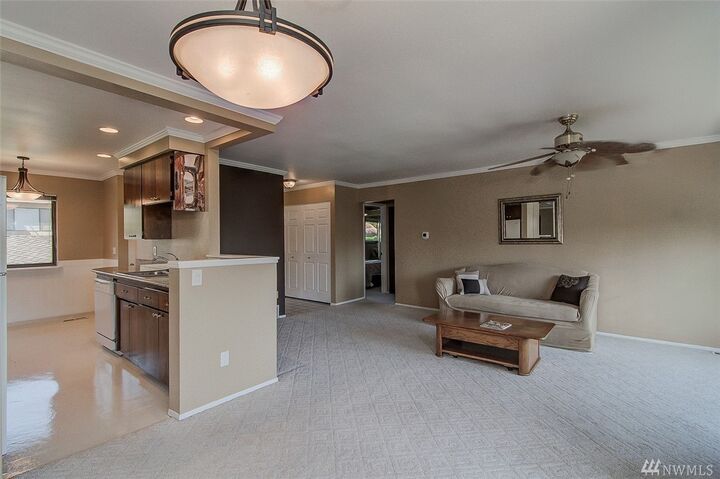 Property Photo: 10711 Glenacres Dr S WA 98168