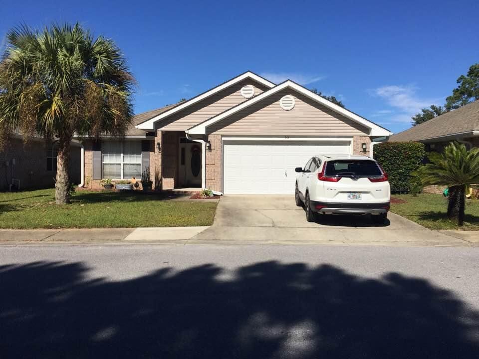 Property Photo:  911 Lajolla Lane  FL 32569 