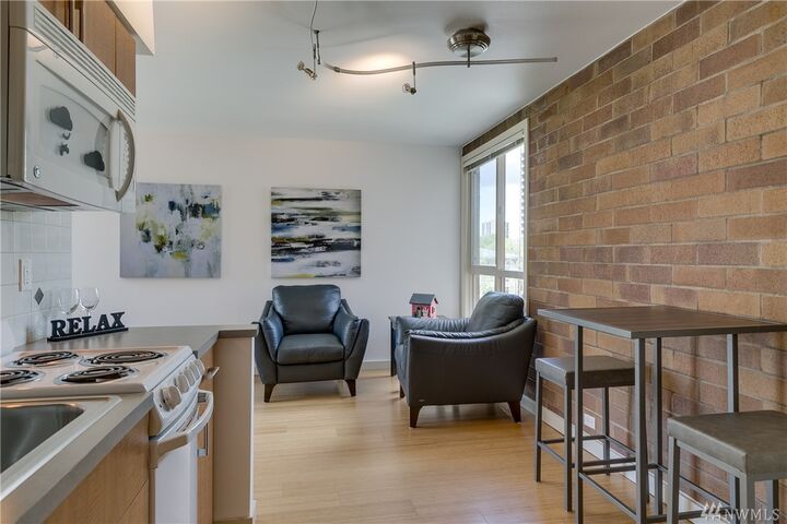 Property Photo:  905  Cherry Street 606  WA 98104 