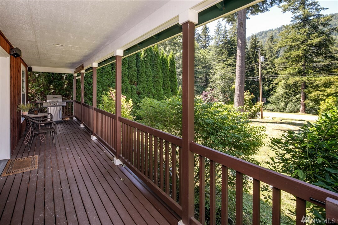 Property Photo:  460 Hilltop Dr  WA 98284 