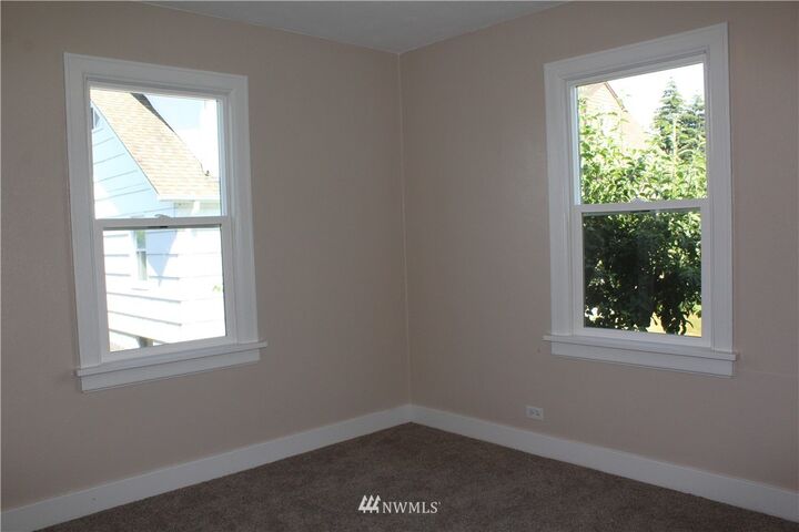 Property Photo:  160 Maple Street  WA 98612 