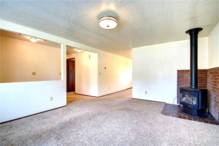 Property Photo:  1817 Sandalwood St  WA 98273 