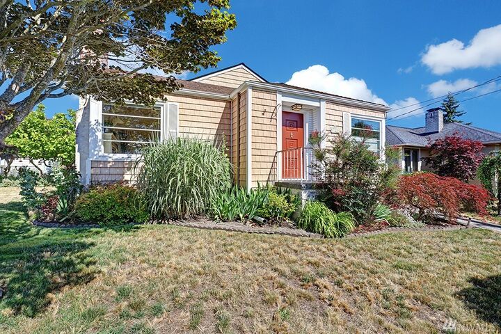 Property Photo: 7912 California Ave SW WA 98136