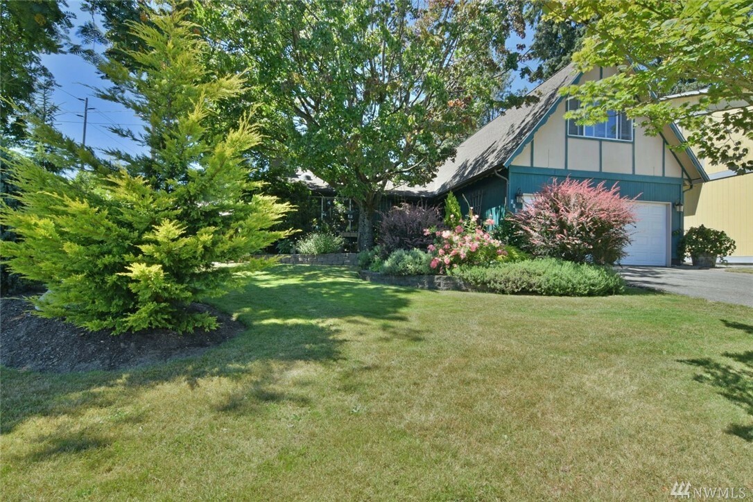 Property Photo:  22724 1st Place W  WA 98021 