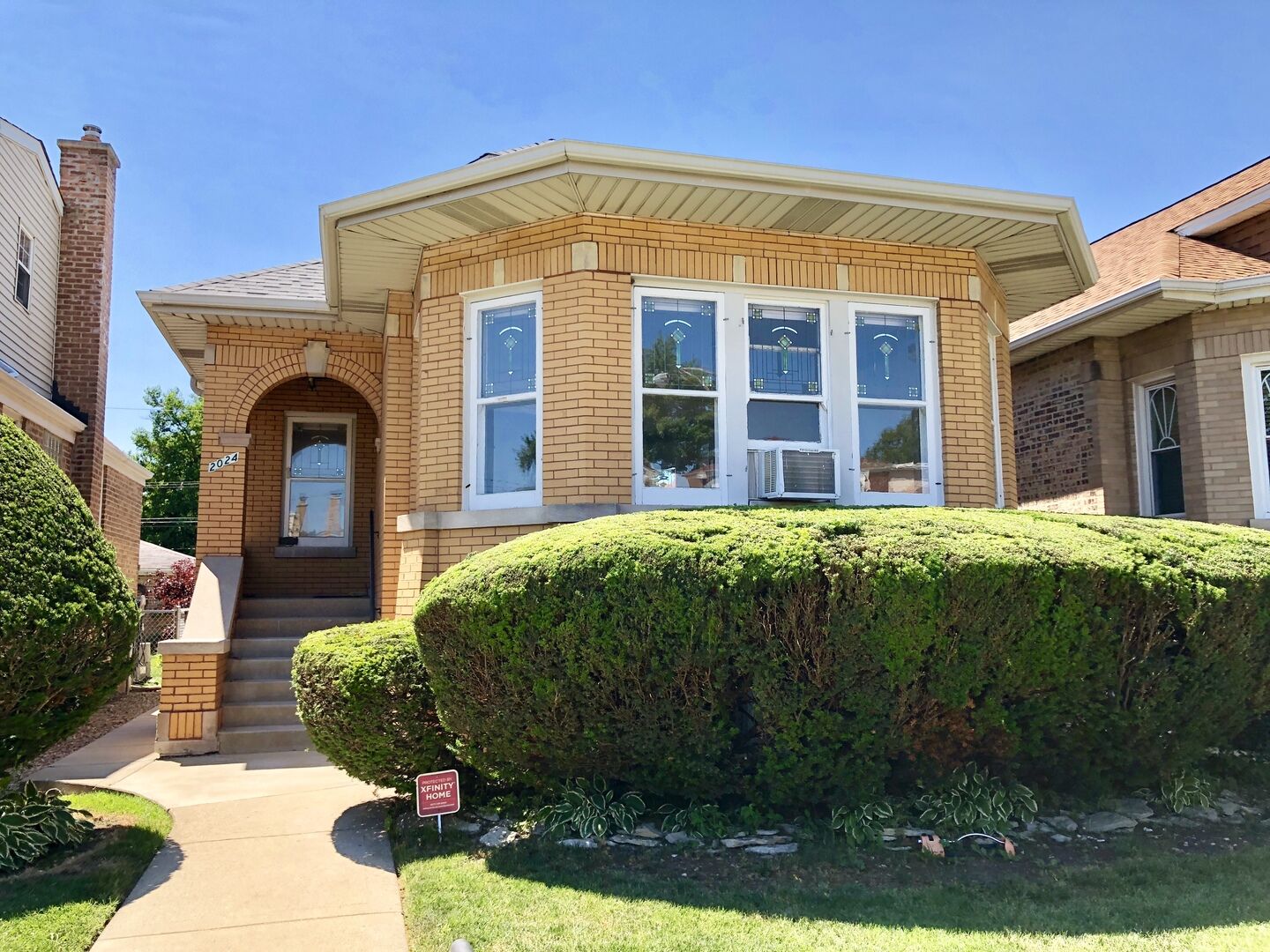 Property Photo:  2024 N New England Avenue  IL 60707 