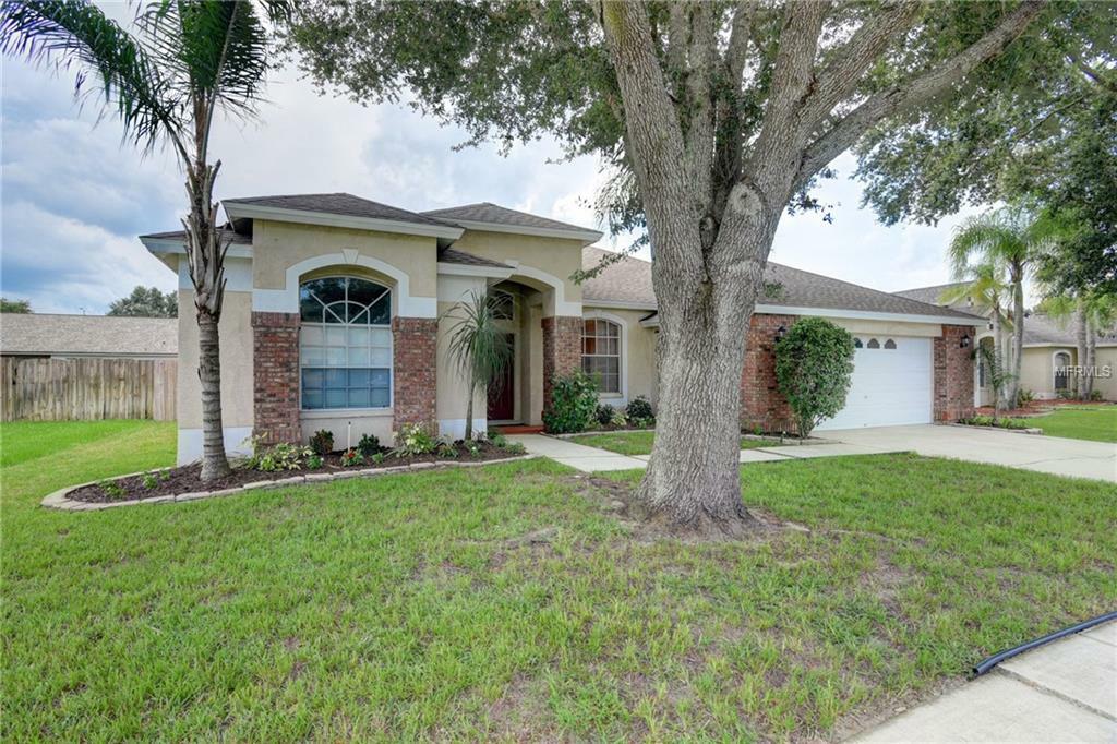 Property Photo:  1811 Palm Ridge Place  FL 33594 