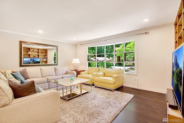 Property Photo:  2914 Sahalee Dr E  WA 98074 