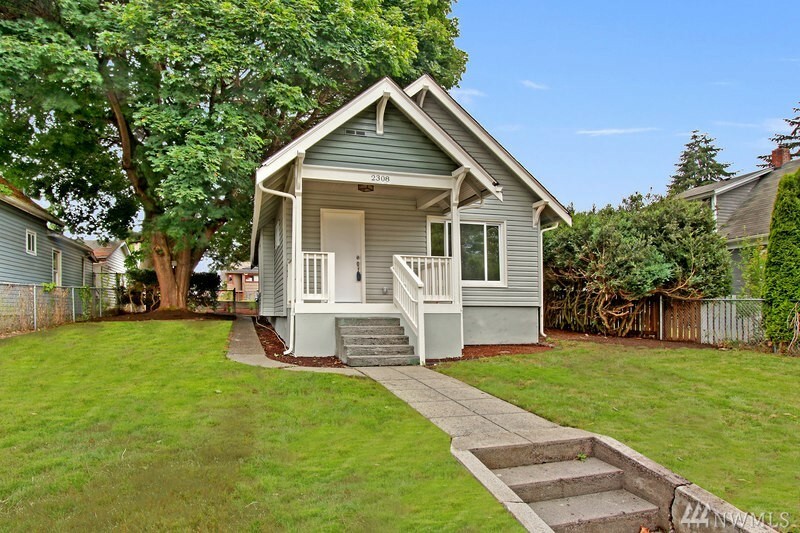 Property Photo:  2308 Oakes Ave  WA 98201 