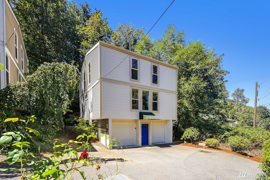 Property Photo: 7515 Dumar Way SW WA 98106