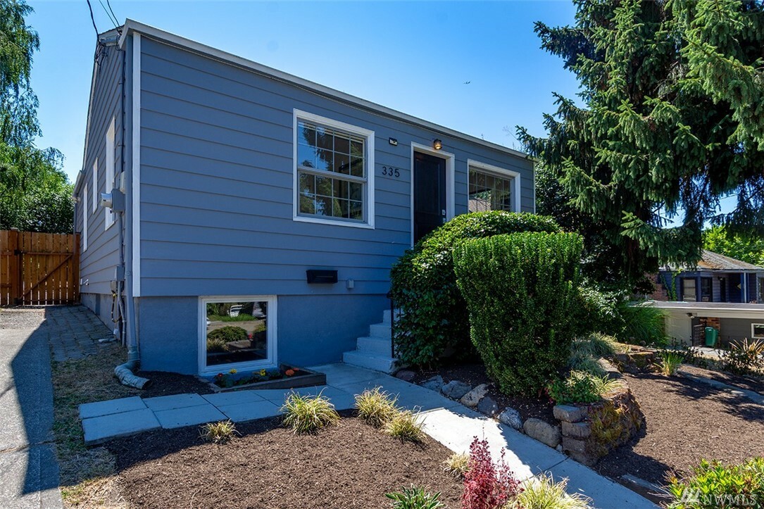 Property Photo:  335 NE 92nd Street  WA 98115 