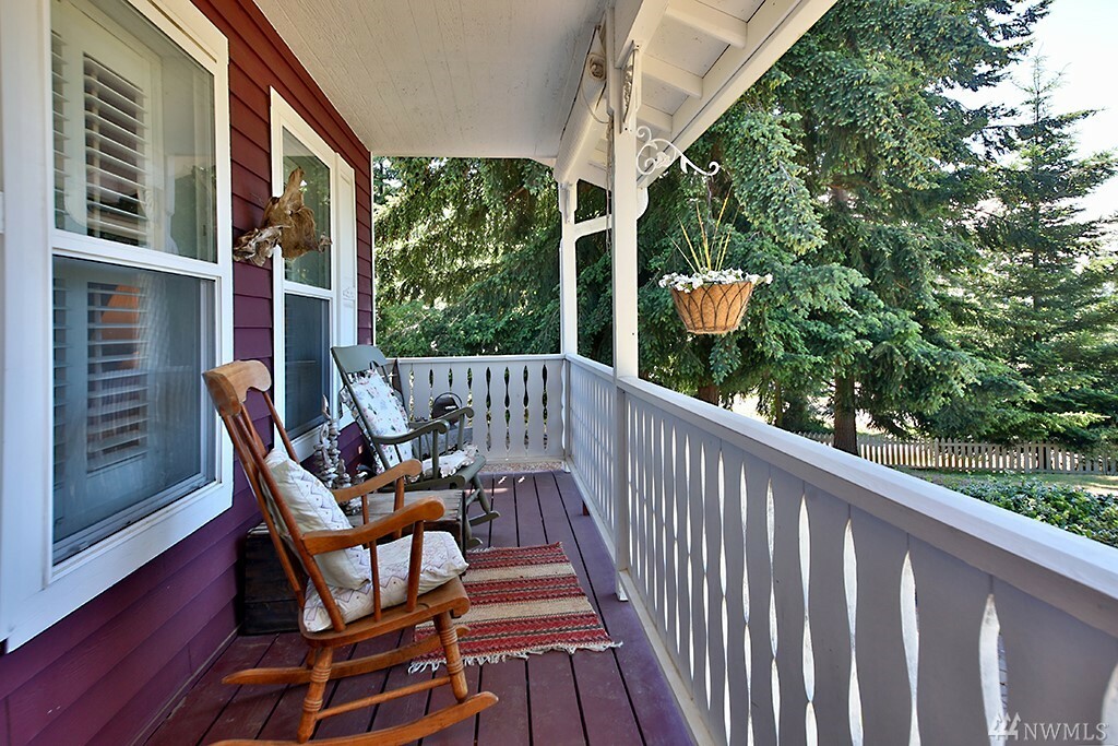 Property Photo:  103 NE Faris St  WA 98239 