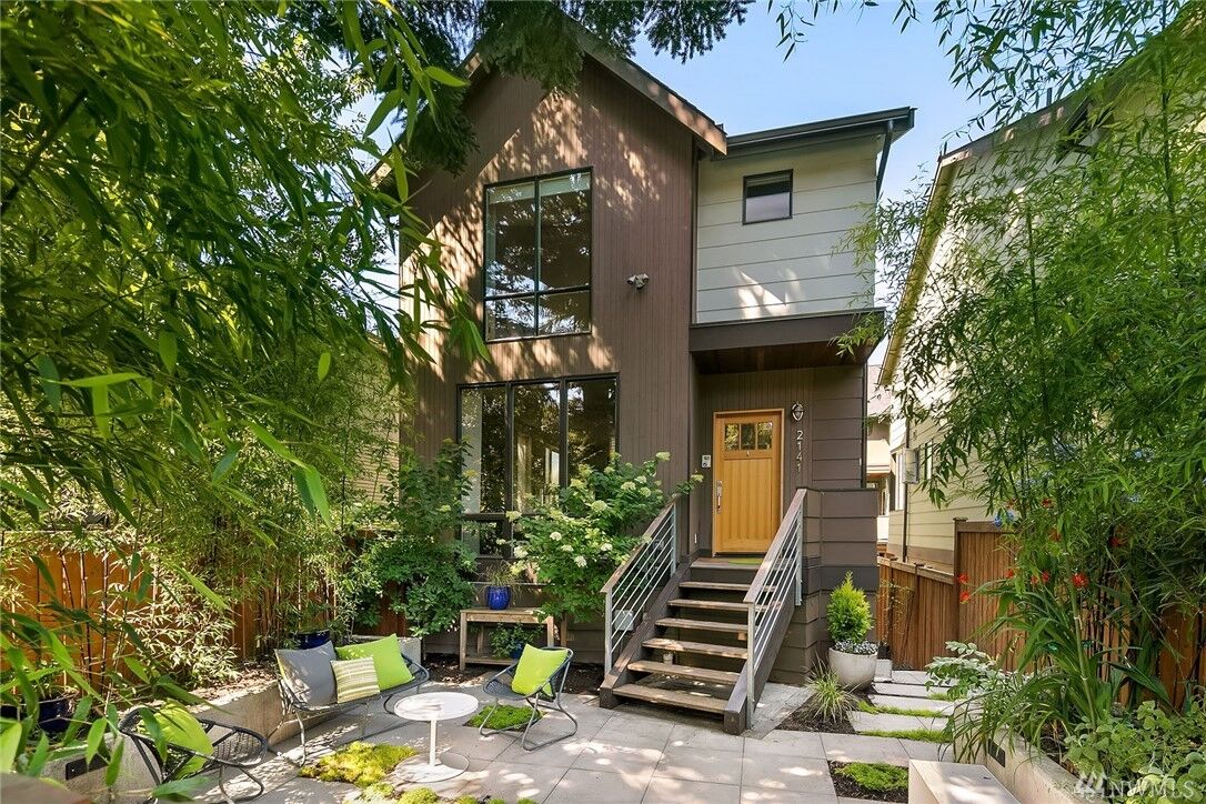 Property Photo:  2141 8th Ave W  WA 98119 