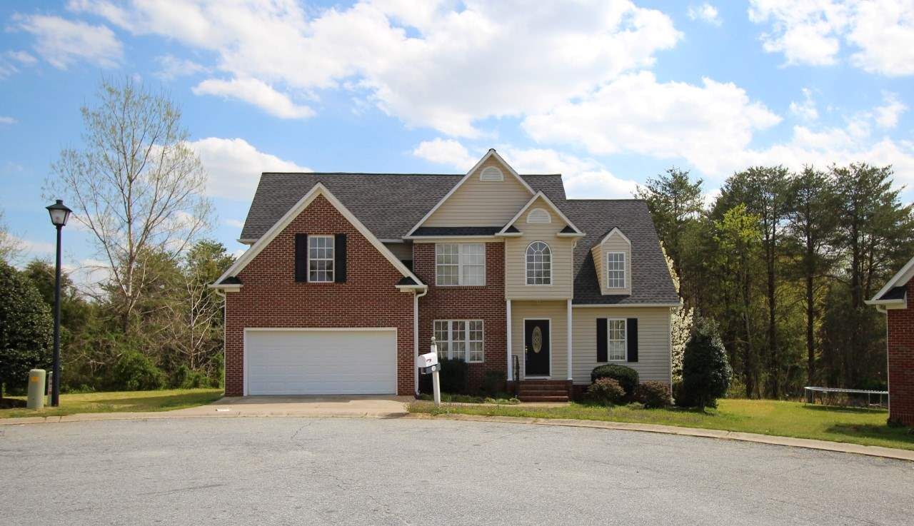 Property Photo:  742 Elam Way  SC 29369 