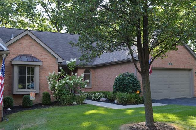 Property Photo: 916 Woodridge Hills Drive MI 48116