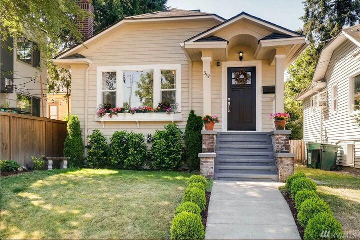 353 NE 57th St  Seattle WA 98105 photo