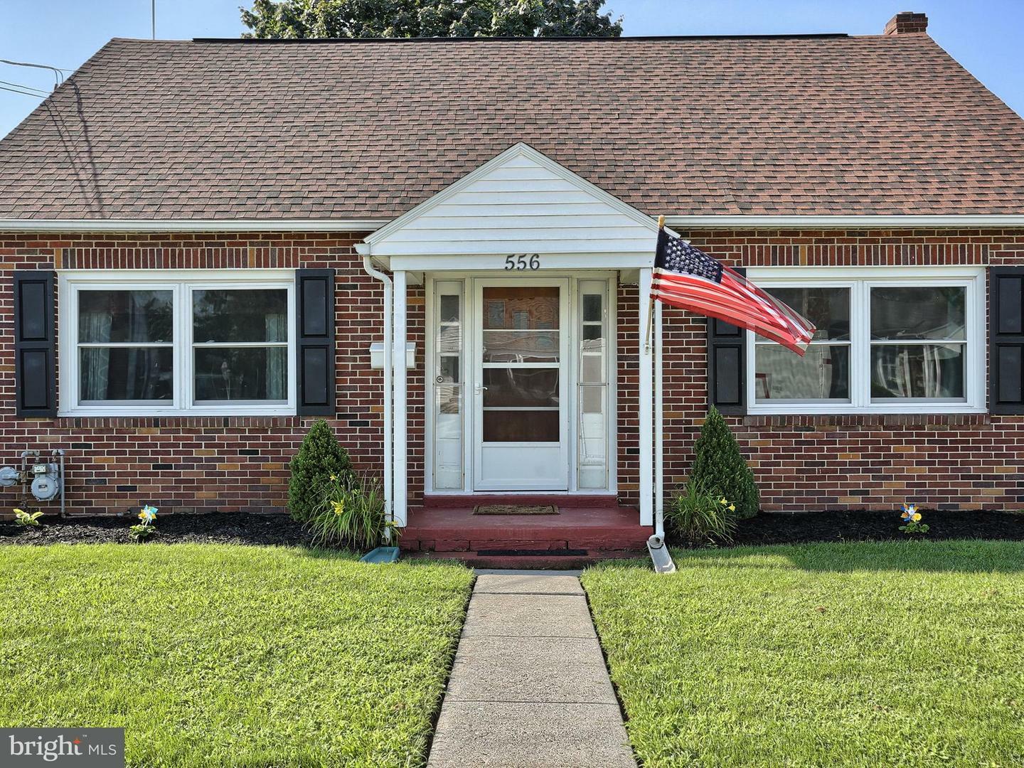 Property Photo: 556 W Walnut Street PA 17042