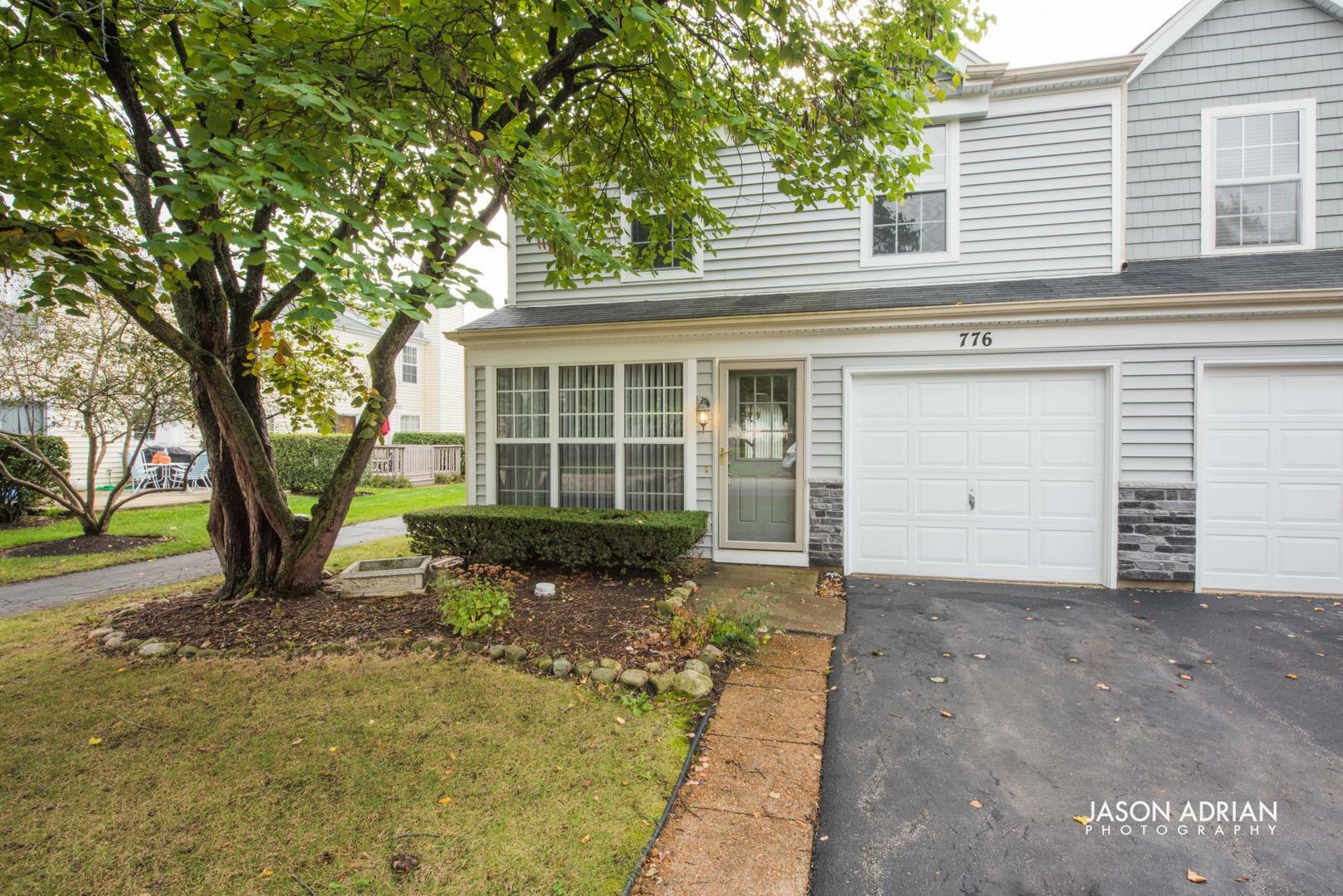 Property Photo: 776 Indian Wells Circle IL 60123