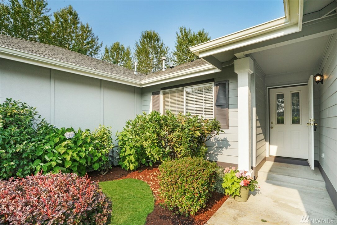 Property Photo: 1007 5th St WA 98388