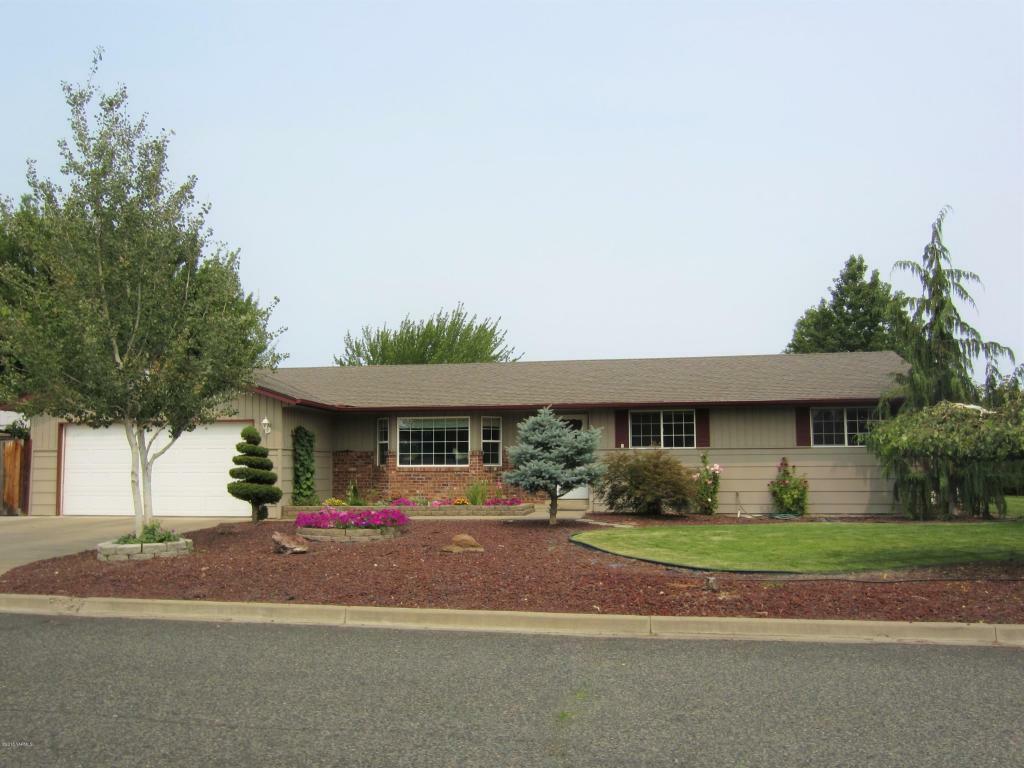 Property Photo:  2603 Lila Ave  WA 98902 