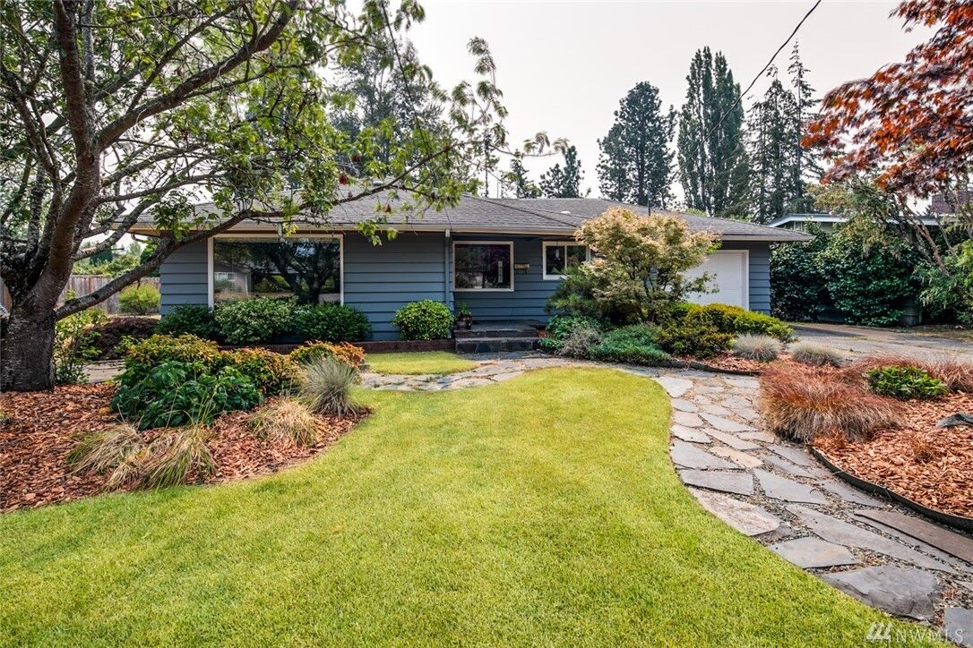 Property Photo:  3304 Plymouth Dr  WA 98225 