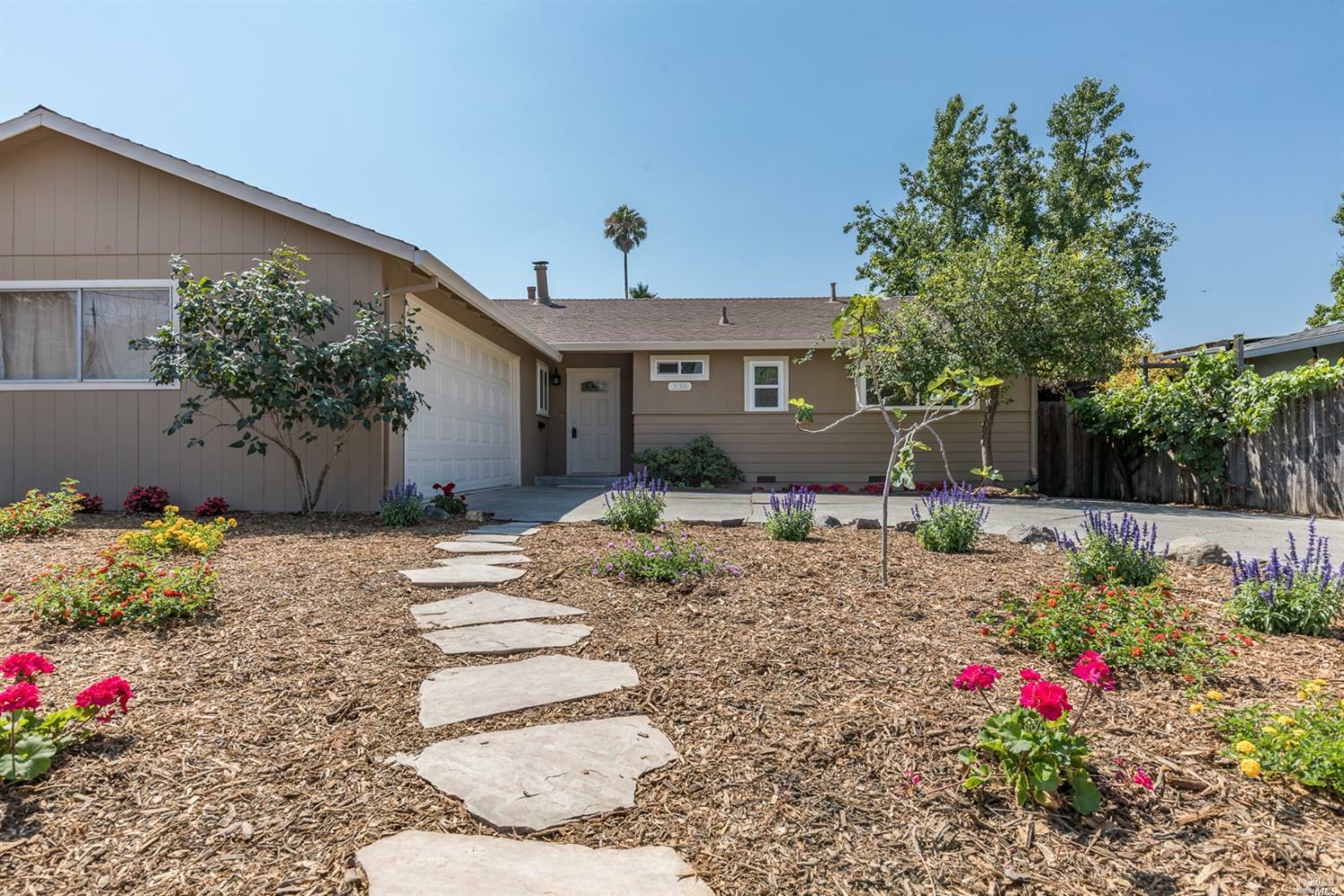 Property Photo:  330 Twin Oaks Way  CA 95448 